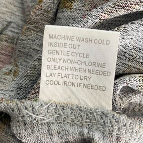 Serengeti Gray Leaf Print 3/4 sleeve Top Size Medium - Picture 7 of 7